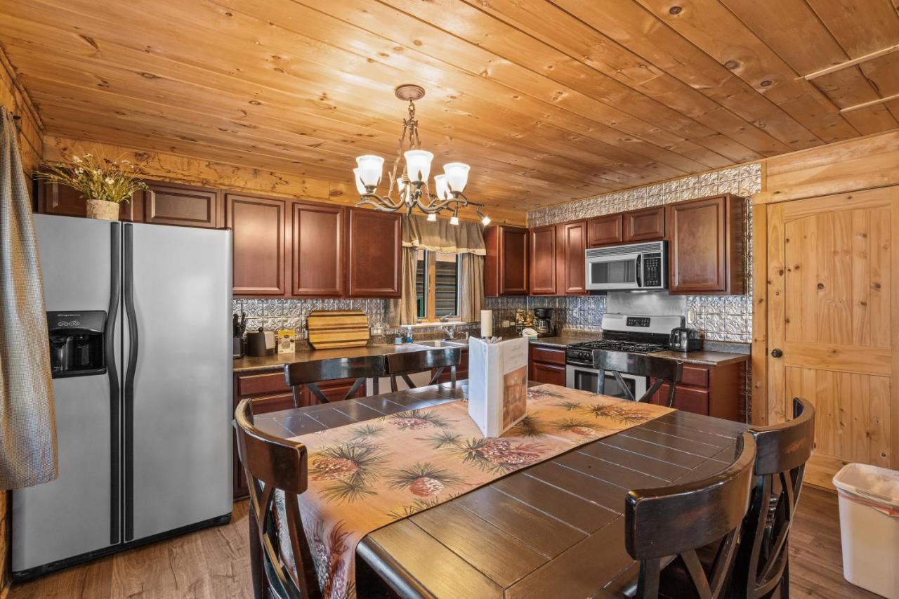 The Bucking Moose Hotel West Yellowstone Bagian luar foto
