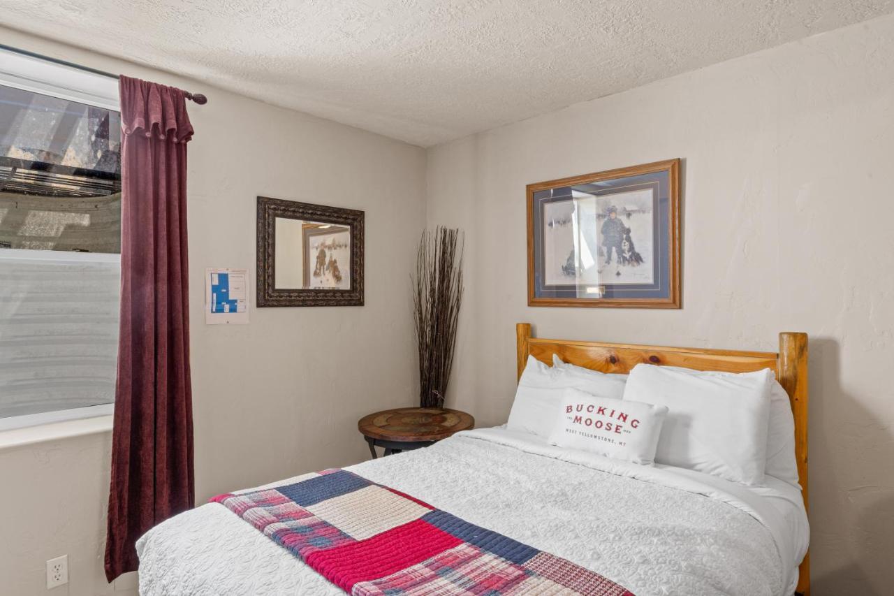 The Bucking Moose Hotel West Yellowstone Bagian luar foto