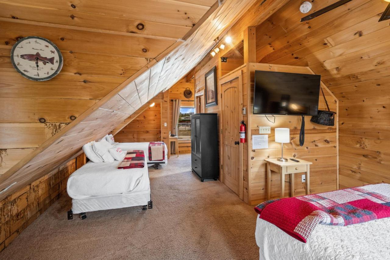 The Bucking Moose Hotel West Yellowstone Bagian luar foto