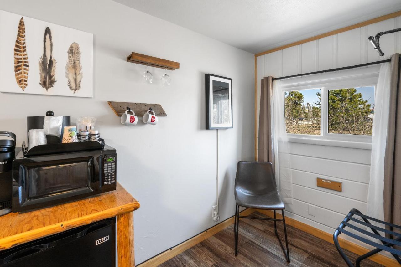 The Bucking Moose Hotel West Yellowstone Bagian luar foto