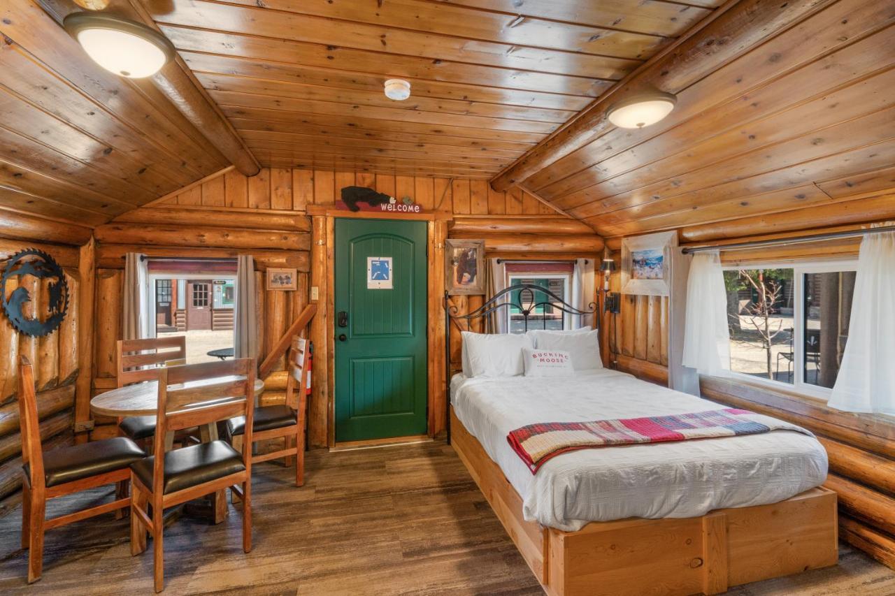 The Bucking Moose Hotel West Yellowstone Bagian luar foto