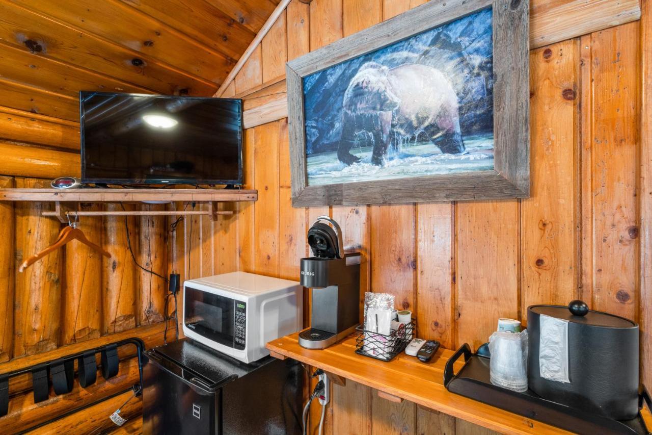 The Bucking Moose Hotel West Yellowstone Bagian luar foto