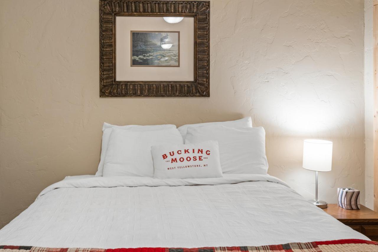 The Bucking Moose Hotel West Yellowstone Bagian luar foto