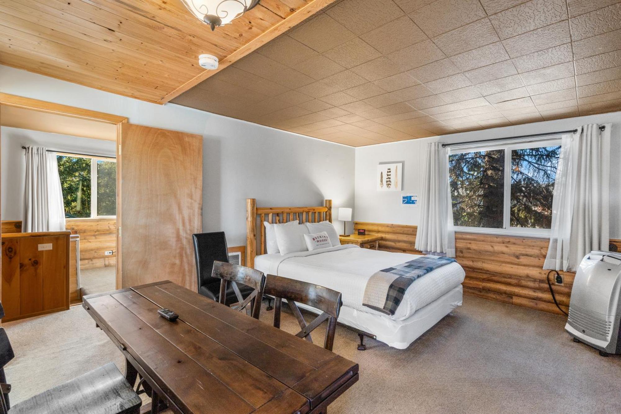 The Bucking Moose Hotel West Yellowstone Bagian luar foto