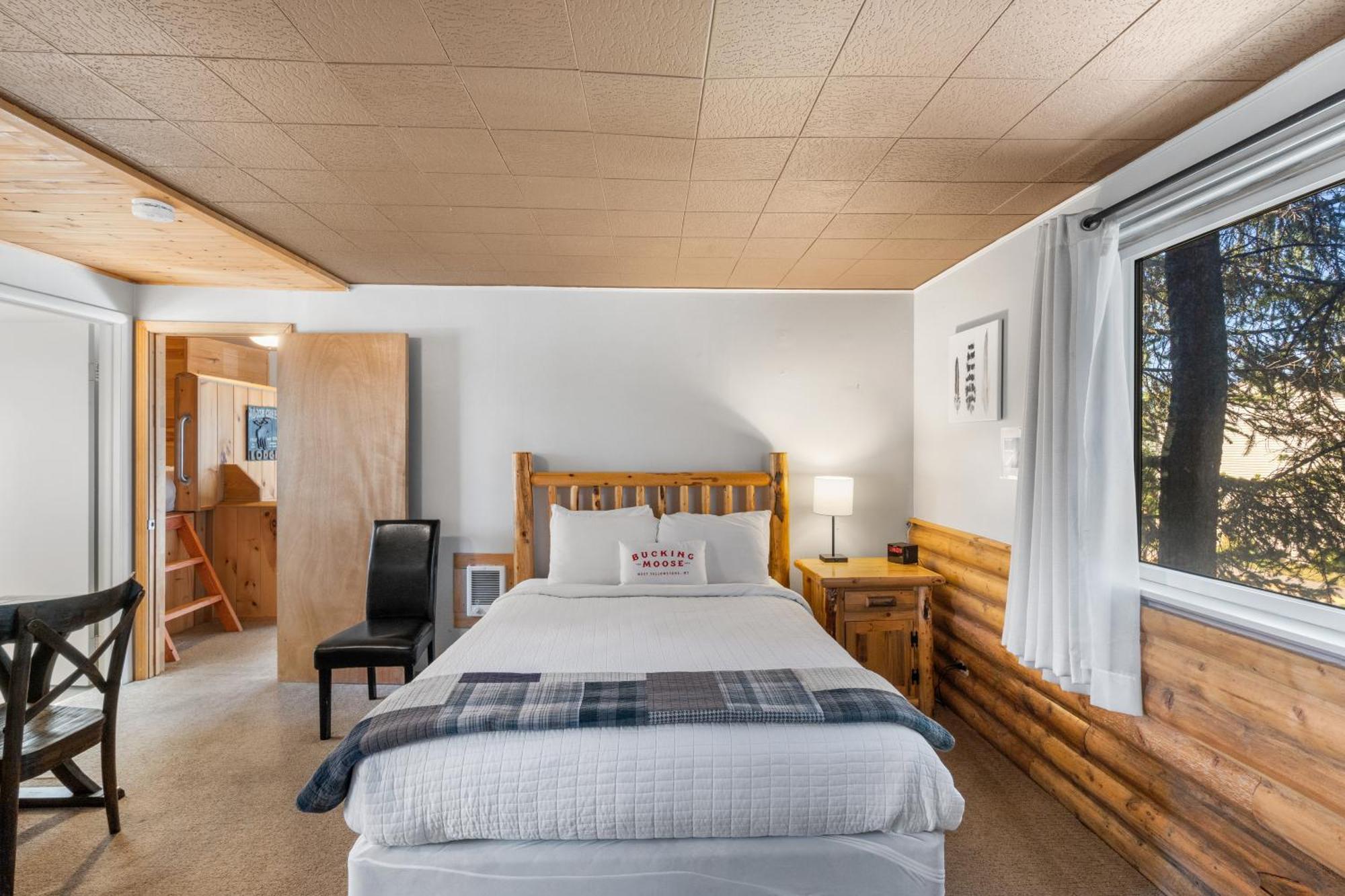 The Bucking Moose Hotel West Yellowstone Bagian luar foto