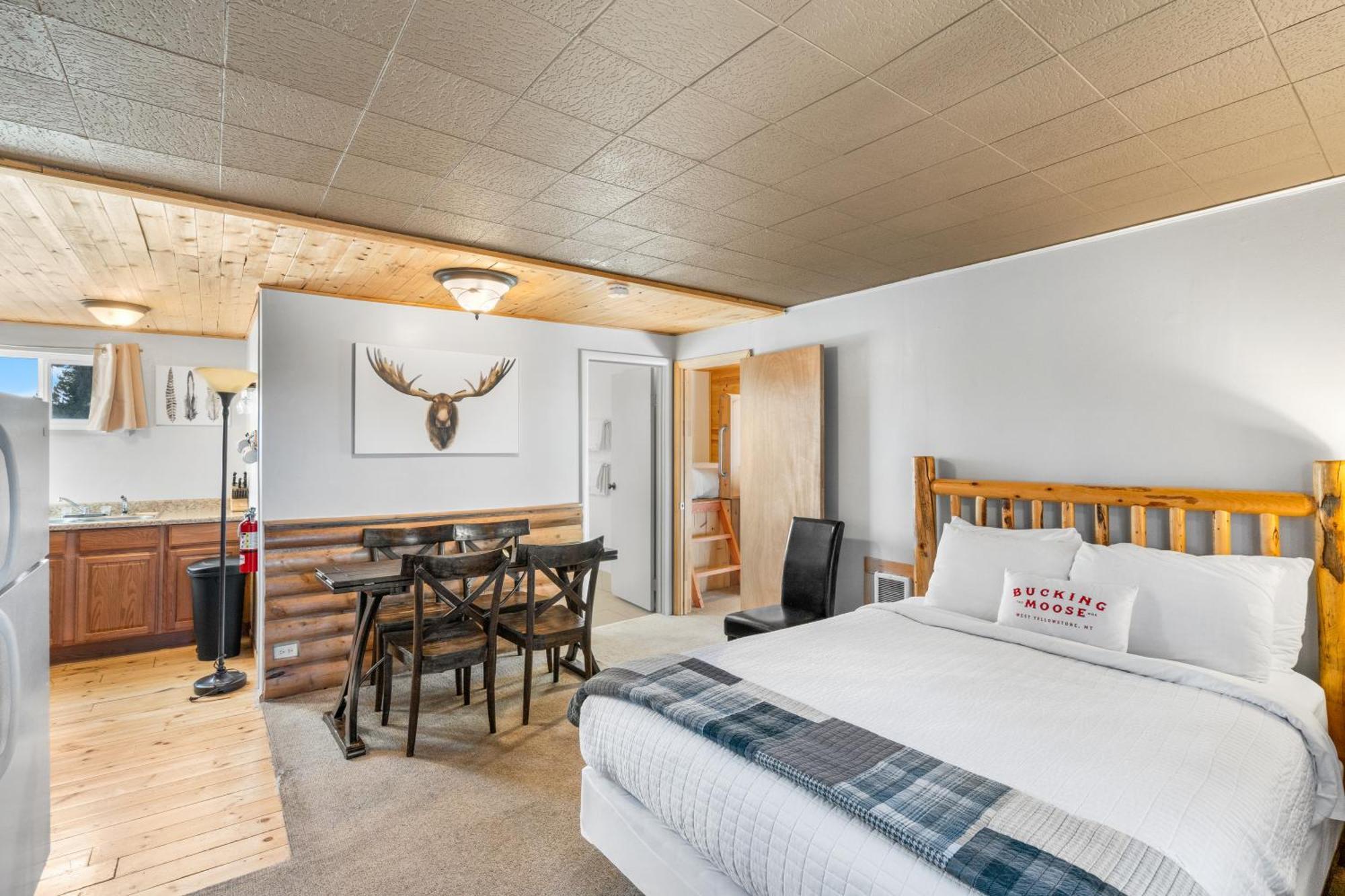 The Bucking Moose Hotel West Yellowstone Bagian luar foto