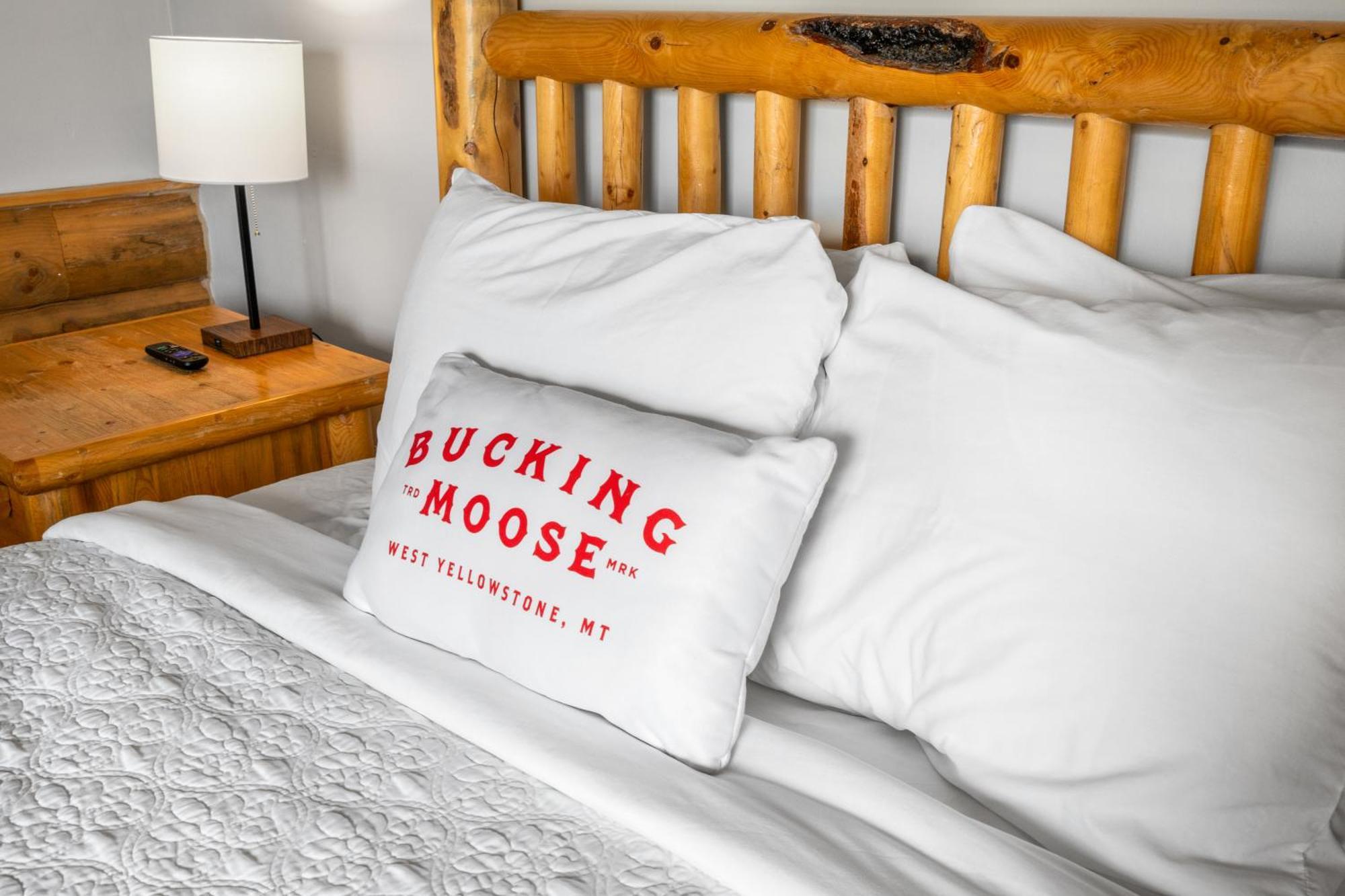 The Bucking Moose Hotel West Yellowstone Bagian luar foto