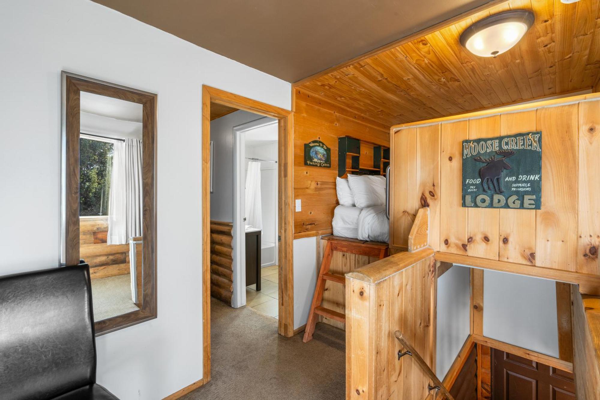 The Bucking Moose Hotel West Yellowstone Bagian luar foto
