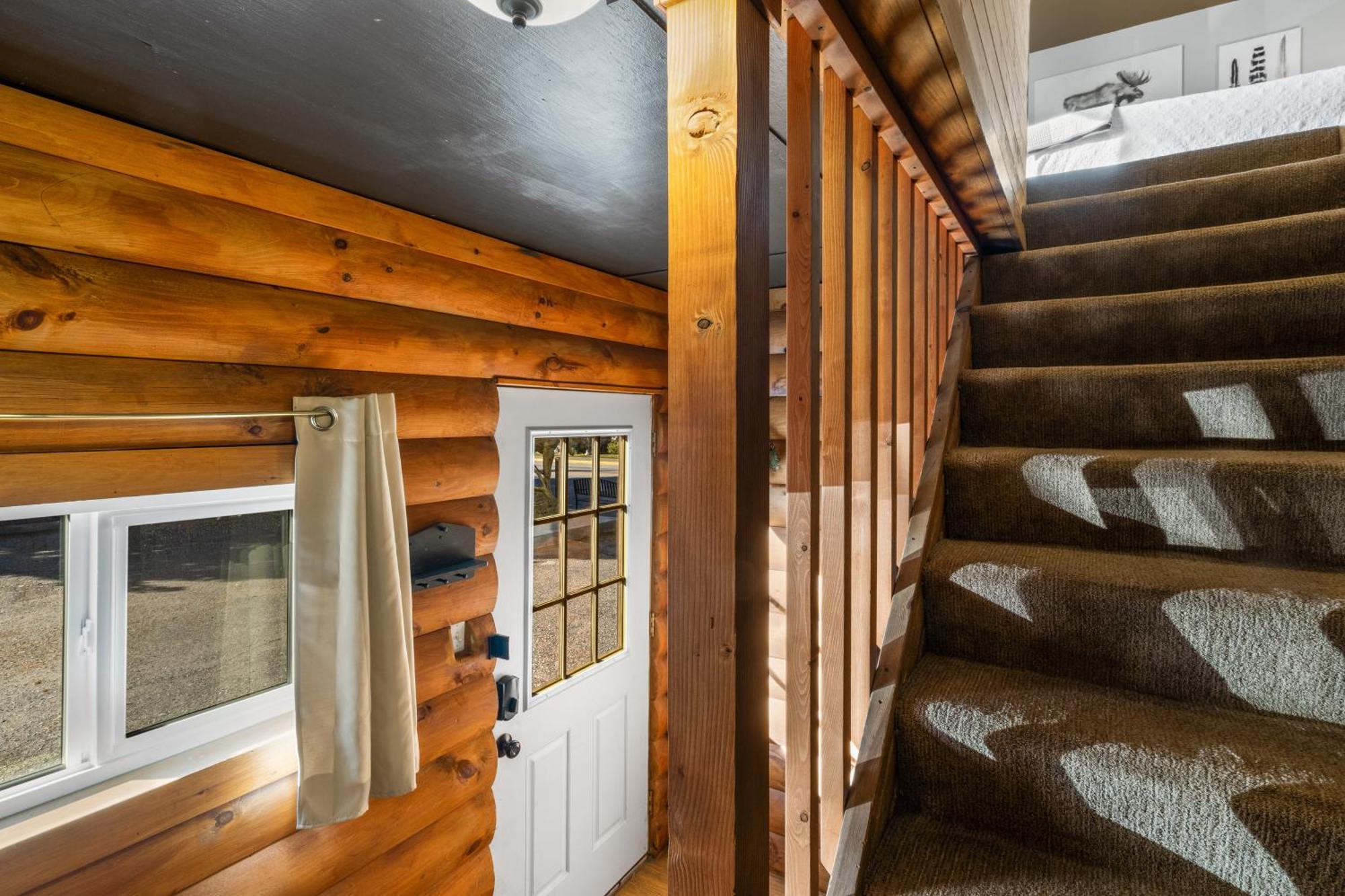 The Bucking Moose Hotel West Yellowstone Bagian luar foto