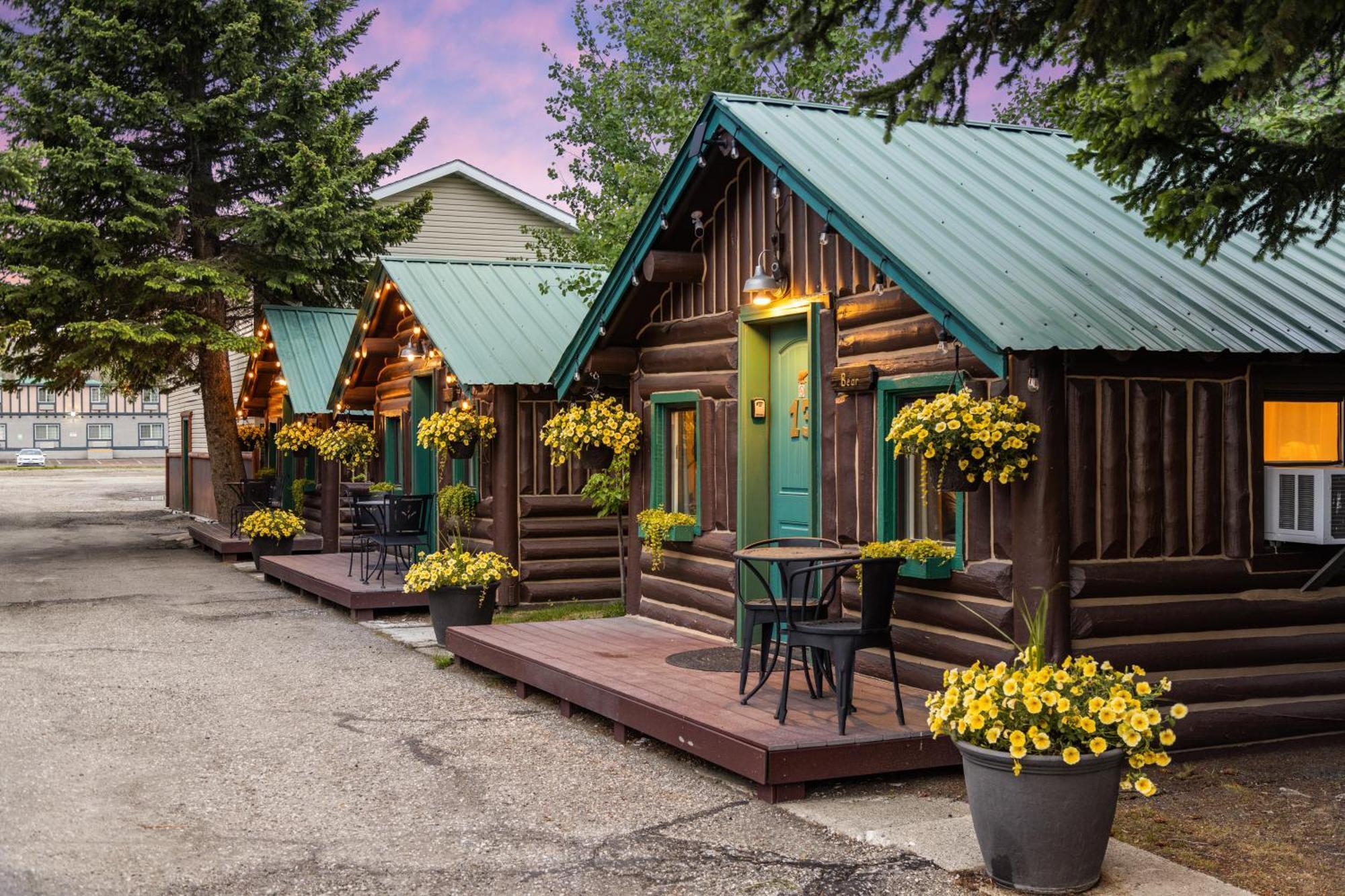 The Bucking Moose Hotel West Yellowstone Bagian luar foto