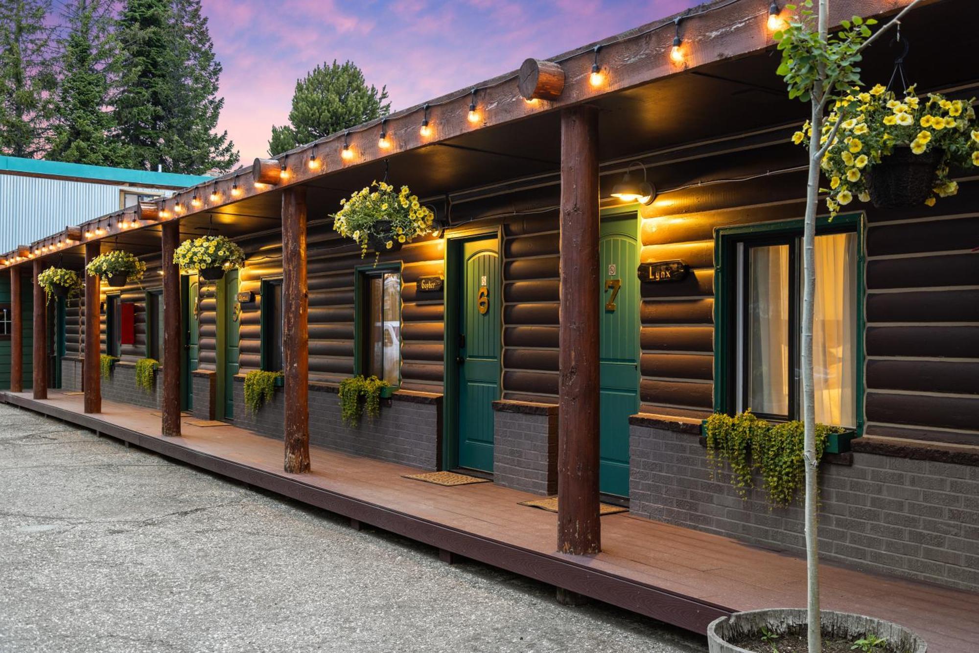 The Bucking Moose Hotel West Yellowstone Bagian luar foto