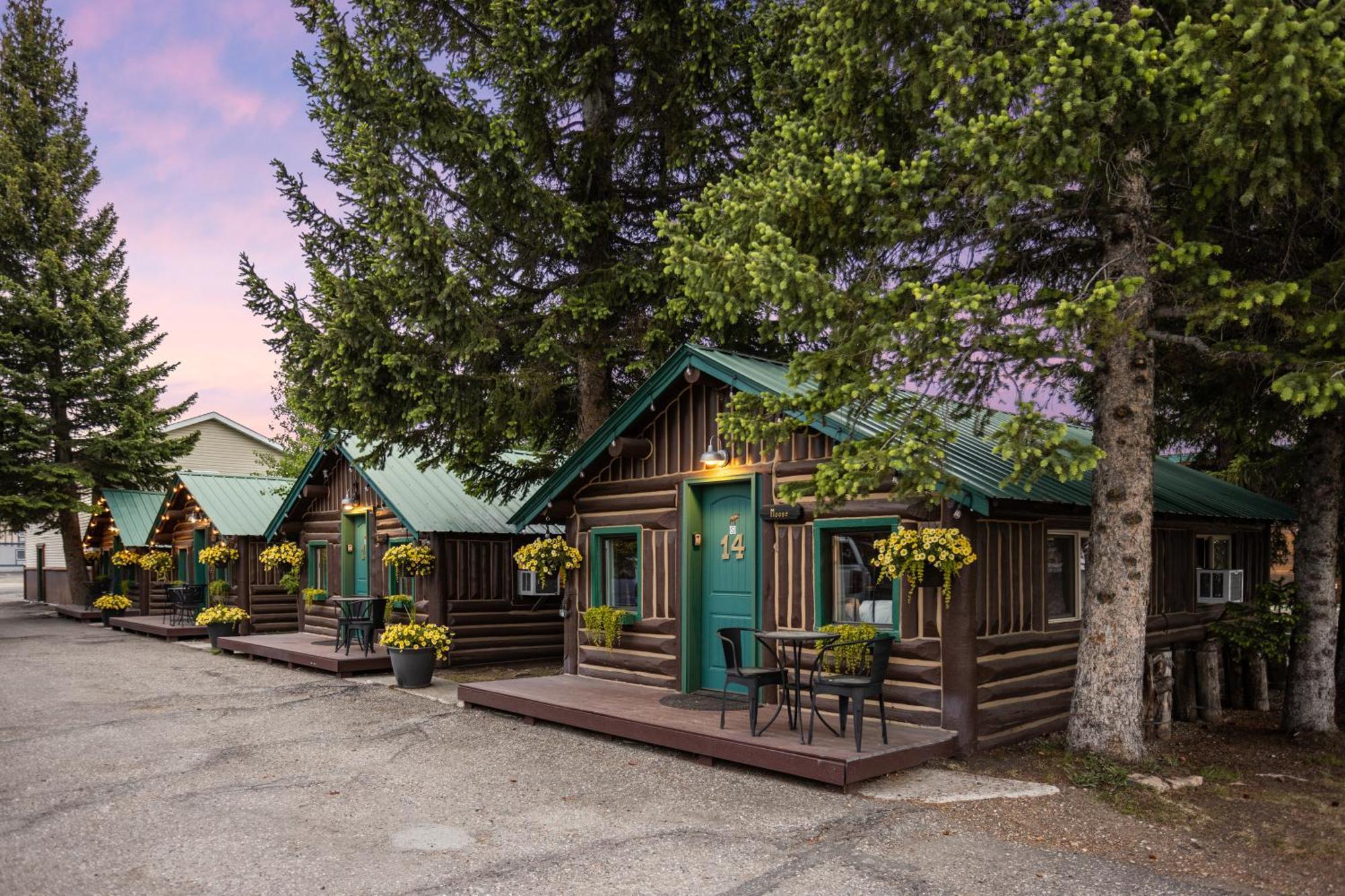 The Bucking Moose Hotel West Yellowstone Bagian luar foto
