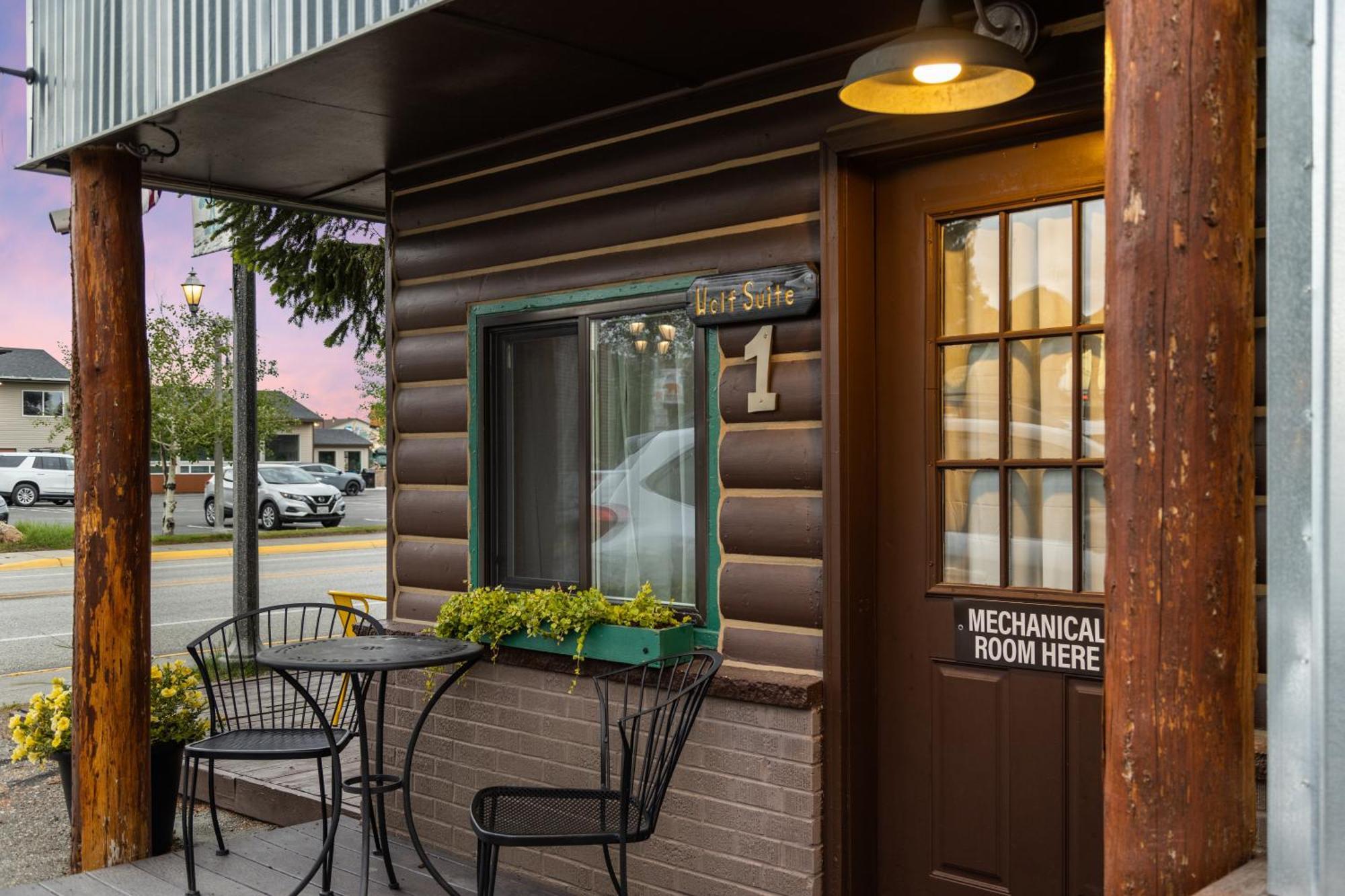The Bucking Moose Hotel West Yellowstone Bagian luar foto