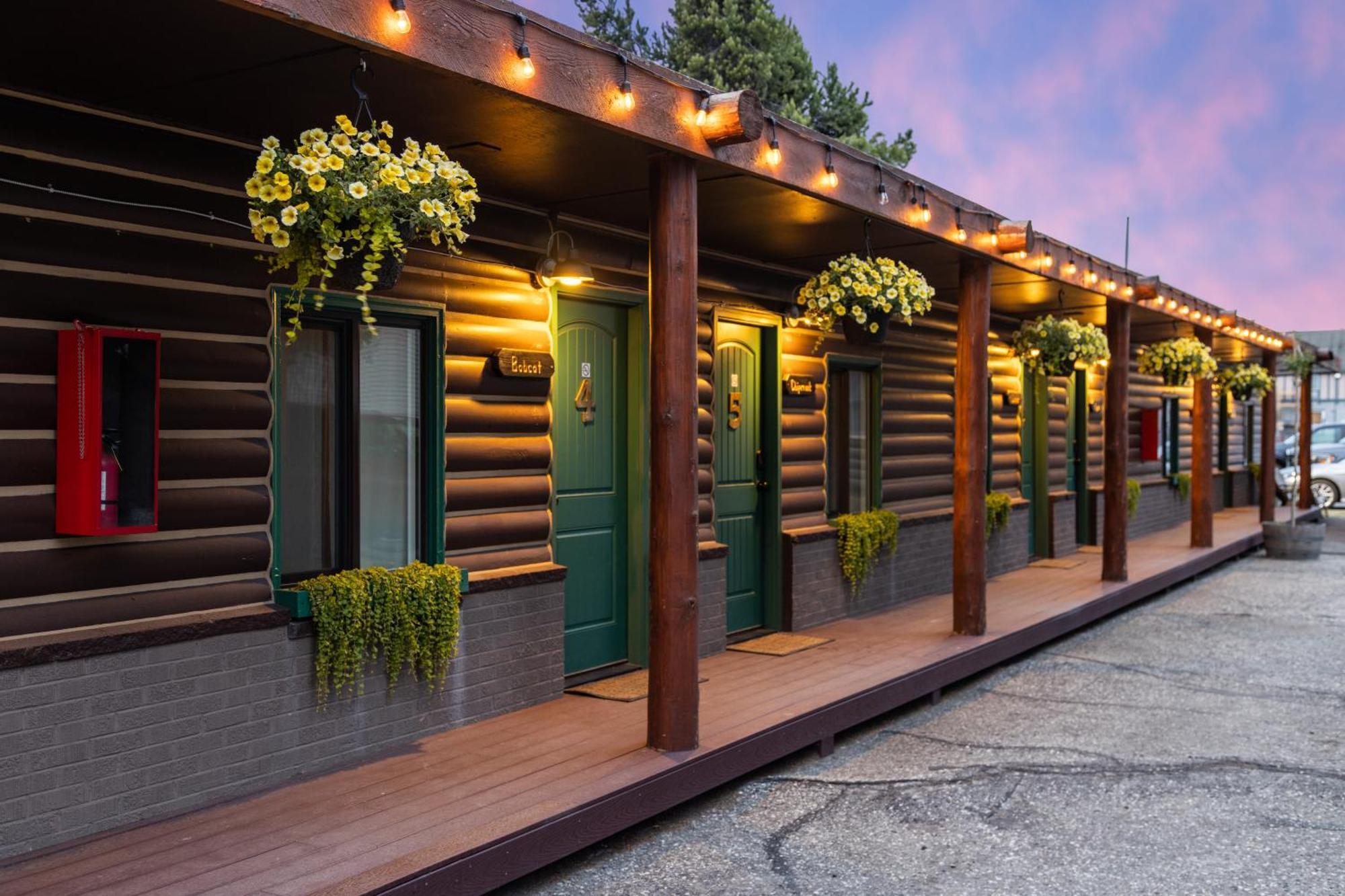 The Bucking Moose Hotel West Yellowstone Bagian luar foto